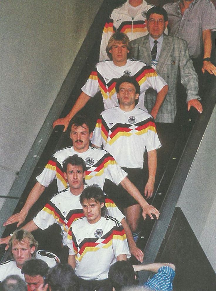 Zeitlose Schönheiten: Die besten DFB-EM-Trikots im Überblick
